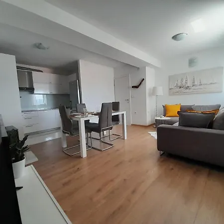Apartment Karlito Omiš Esterno foto